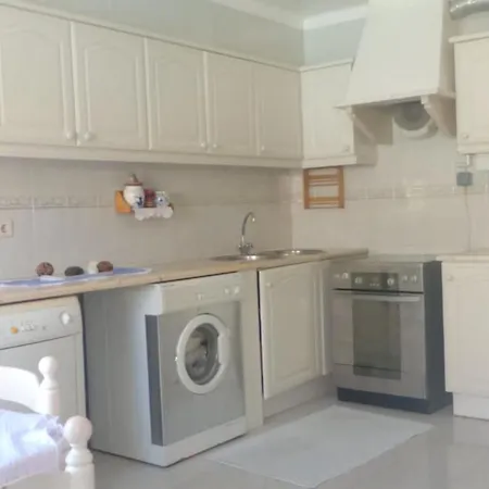 2 Bedrooms House At 8 Km Away From The Beach Hébergement de vacances *